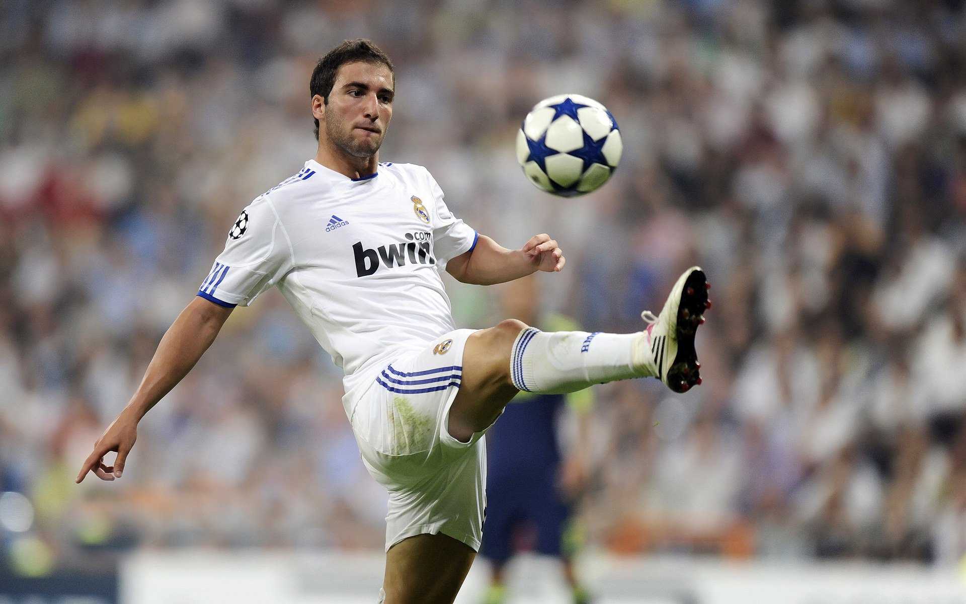 米兰体育登录-球迷“吐槽大会”：最令人吐槽的欧冠瞬间，吐槽大会篮球足球互相吐槽哪一期