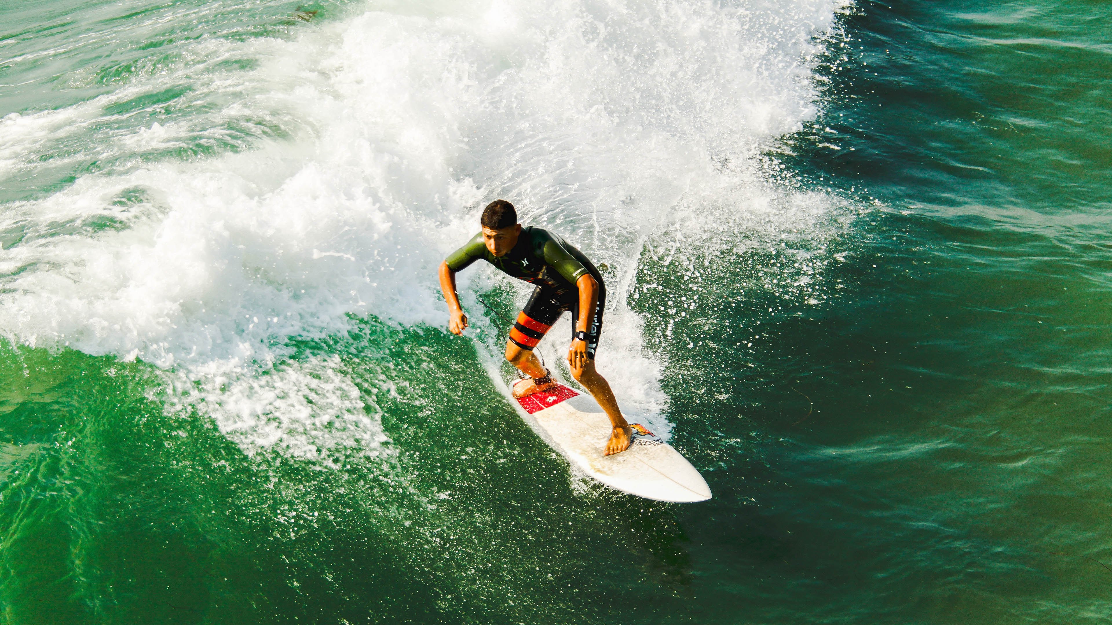米兰体育平台-超级替补：欧冠逆转比赛中的隐藏英雄，欧冠史上最大逆转