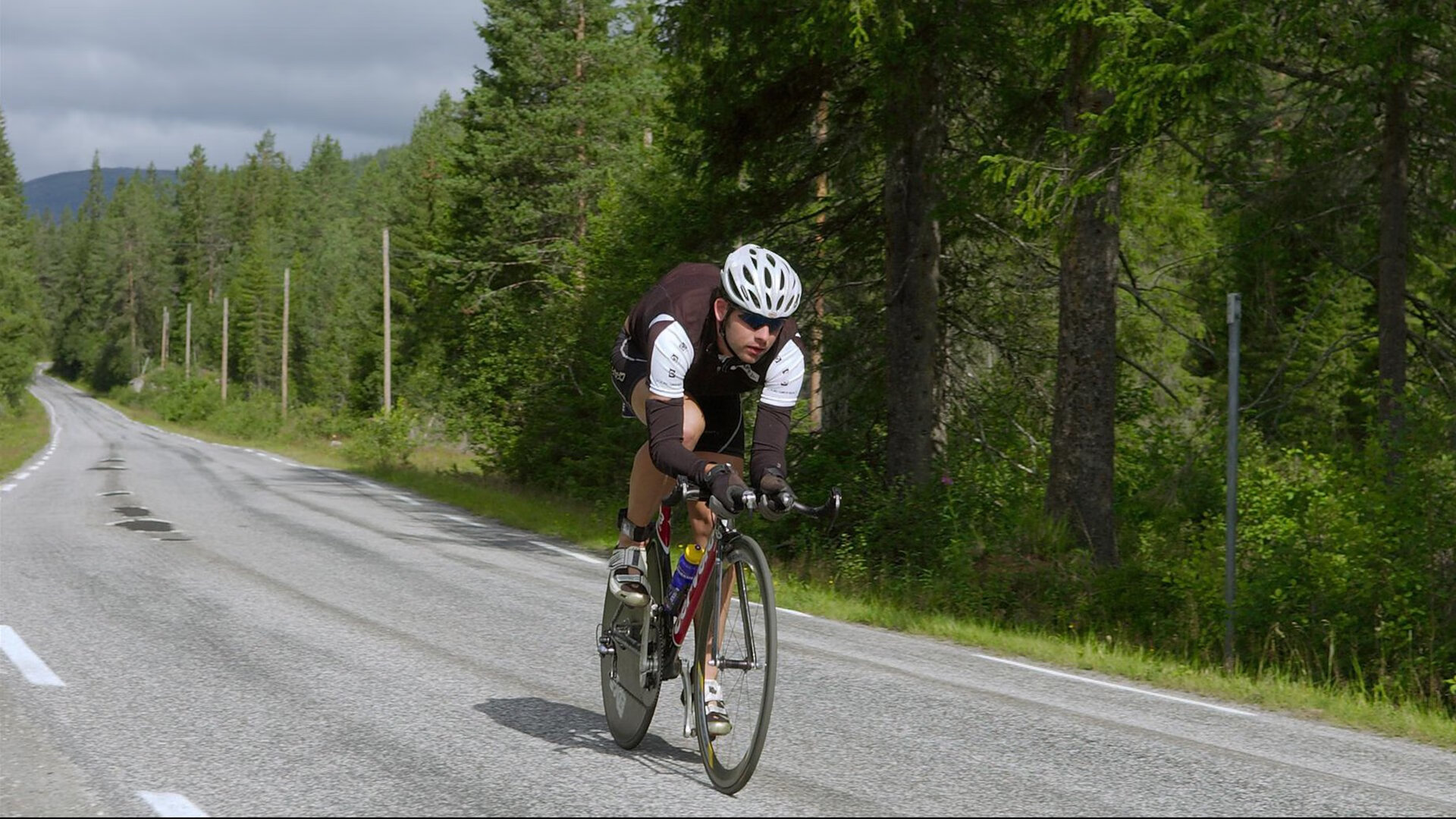 米兰体育官网登录入口-野外生存挑战赛，锻炼应变能力的极限运动，野外生存挑战视频